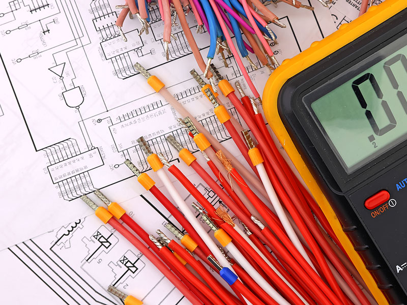 Elektrik projelendirme sürecinde, ihtiyaca özel mühendislik çözümleri üreterek tasarım aşamasından uygulamaya kadar her adımda titizlikle çalışıyoruz.